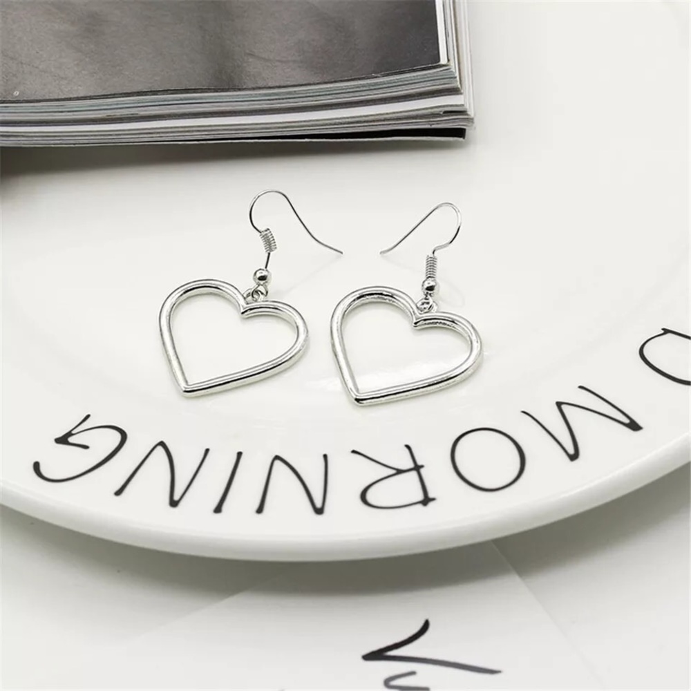 🎉 New Silver Heart Dangle Earrings